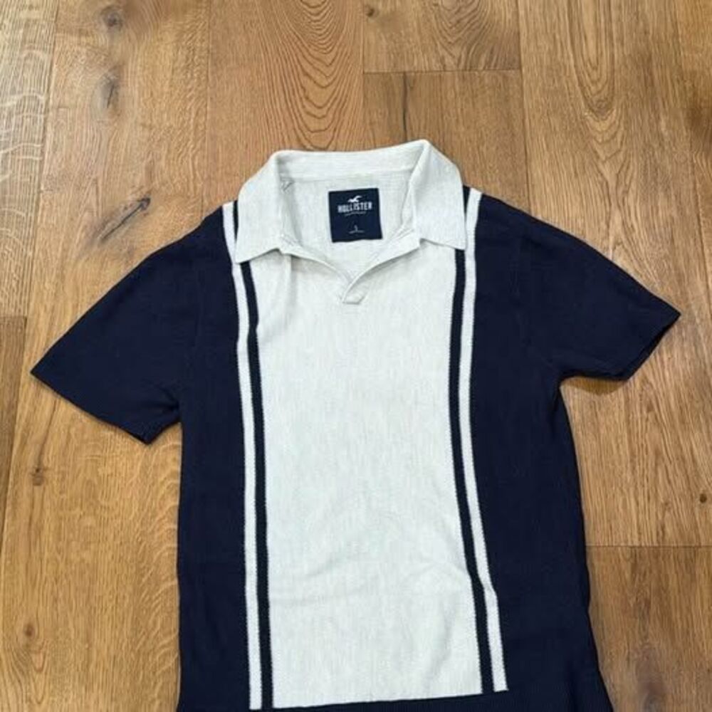 Hollister Men's Retro Knit Polo Shirt Navy Blue Cream White Stripe Small